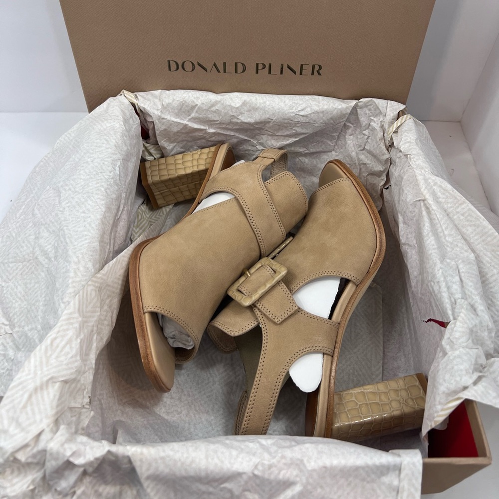 DONALD PLINER💯LADIES SAND COLOR OPEN TOE HALF BOOT. SIZE 10 MEDIUM - Picture 15 of 16